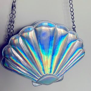 Clam shell shaped metallic purse